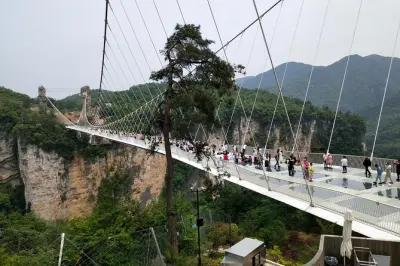 Zhangjiajie Glasbrücke & Grand Canyon Tagestour: 7–8 Stunden
