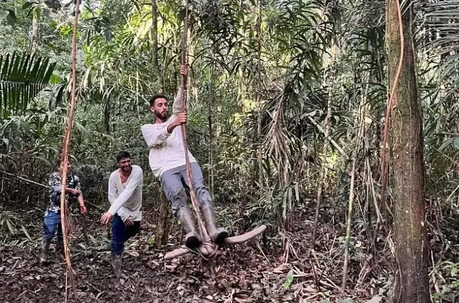 Amazon jungle tour: Pink dolphins & night expeditions