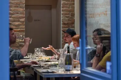 Tour de vinho e comida no Palácio de Budapeste com 6 paradas
