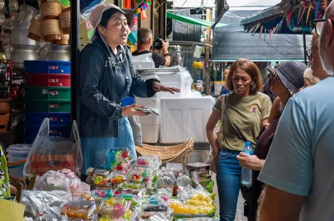 Thai Street Food & Morning Market Walking Tour in Hua Hin