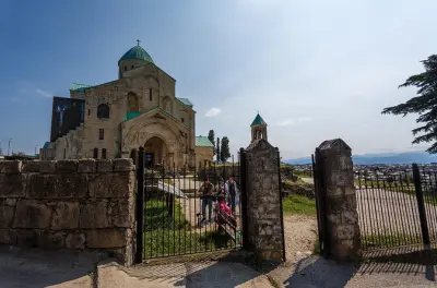 Kazbegi to Kutaisi Shared Transfer: 6-Hour Journey