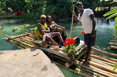 Passeio a cavalo e rafting de bambu em Ocho Rios