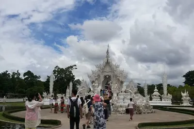 Chiang Rai Tempeltour: Weißer, Blauer Tempel & Guan Yin
