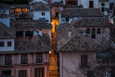 Wander granada’s albaicín & sacromonte with a local guide, hear stories in hidden plazas, and soak up alhambra views. includes pickup and all fees.