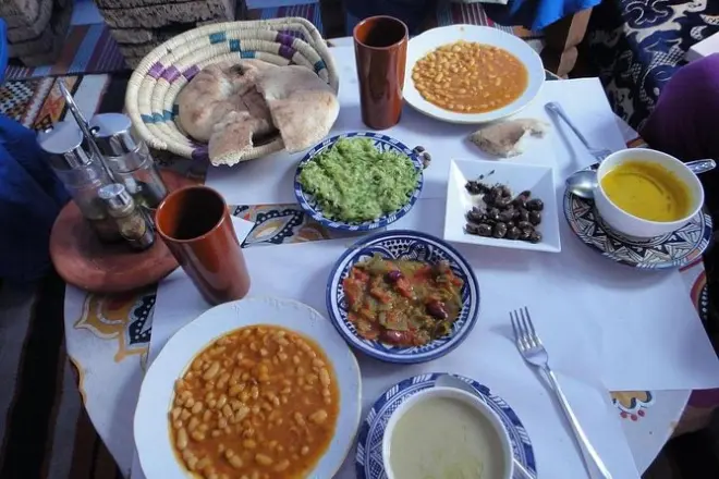 Chefchaouen : Dégustation de saveurs marocaines dans la médina bleue