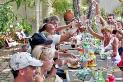 Scopri puerto plata: sali in funivia sul monte isabel, assaggia rum locali, pranza in un cortile vittoriano e balla con la gente del posto. include trasferimento dal porto.