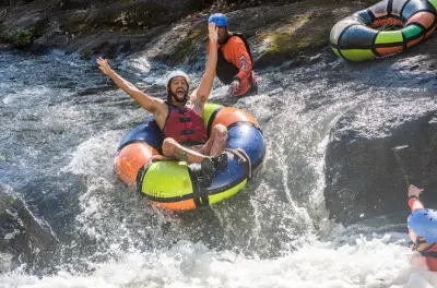Avventura in tubing sul fiume Black: 5 km di rapide di classe 2-3