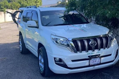 Montego bay, transfert privé aéroport vers negril en véhicule climatisé avec chauffeur local. prise en charge flexible et véhicules certifiés inclus.