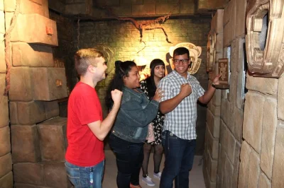 San antonio, escape game temple maya, énigmes anciennes, défi chrono. réservez une aventure immersive de 60 minutes pleine de suspense et de mystère.