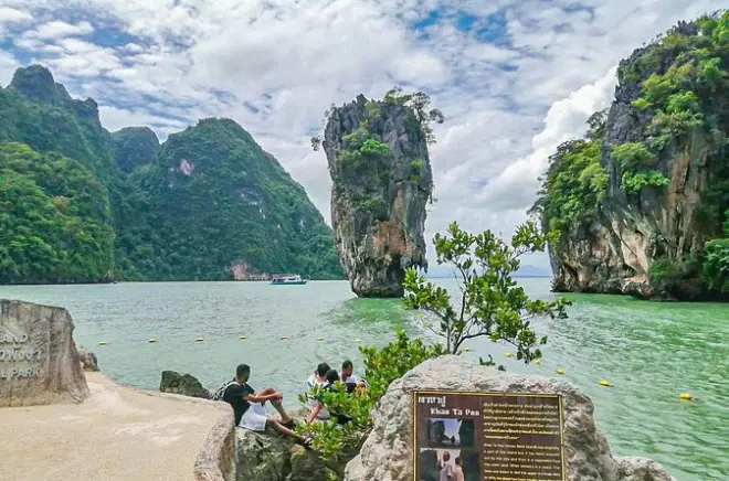 Kayaking Phang Nga Bay: James Bond Island & hidden lagoons