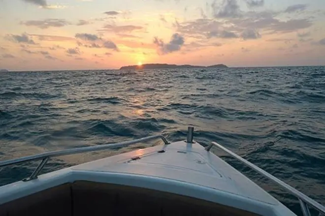 Isla James Bond desde Phuket en lancha rápida al amanecer privada