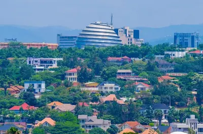 Kigali Stadtrundfahrt mit Genozid-Memorial und Zipline