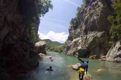 Canyoning no rio Cetina: Saltos de penhascos, nado e túneis