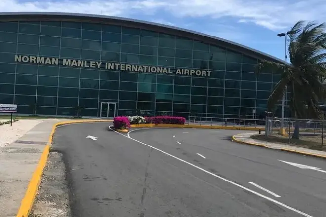 Privates Taxi von Kingston zum Flughafen Ocho Rios und zurück