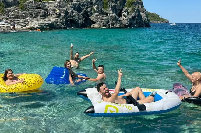 Tauchen in The Grotto, Bruce Peninsula: Tobermory & Flowerpot Island
