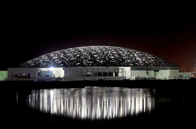 Abu Dhabi: Louvre, moschea e Heritage Village in un giorno