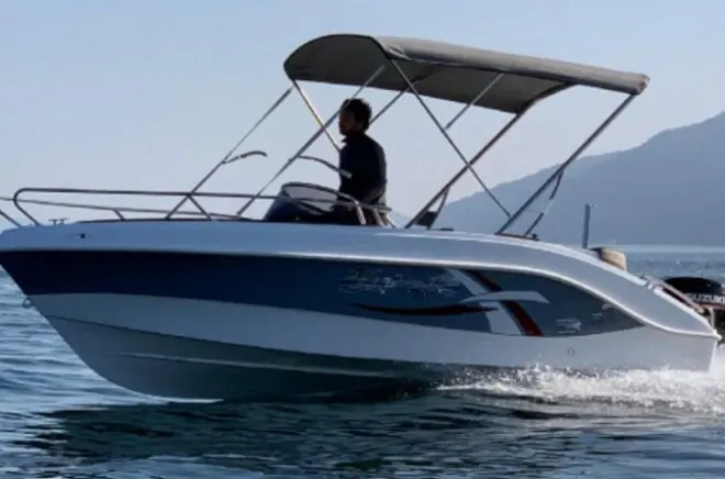 Motorboot am Comer See mieten: 3 Stunden ohne Führerschein