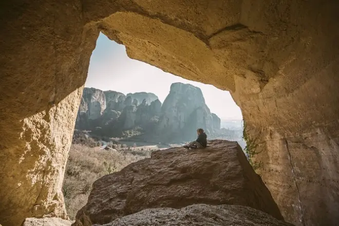 Randonnée au coucher du soleil aux grottes d’ermites de Meteora