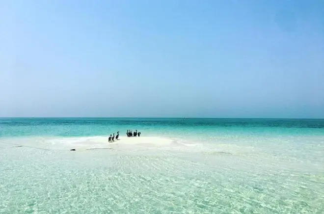 Private Jarada Island tour from Bahrain: Beach escape with BBQ