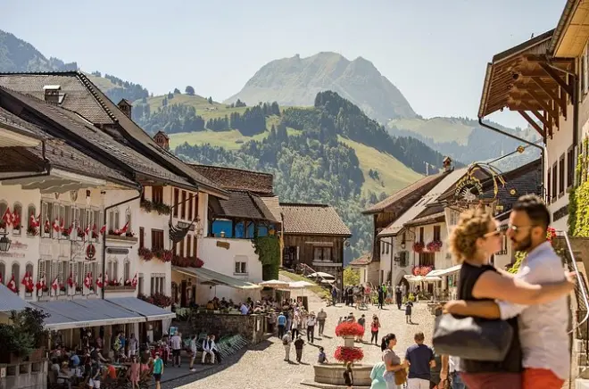 Private Tour to Gruyères: Chocolate & Cheese from Geneva