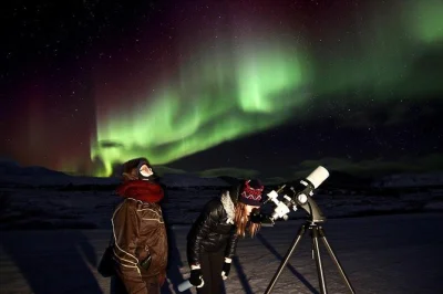 Vivi l’emozione di cercare l’aurora boreale vicino a reykjavik, osserva le stelle con un telescopio, gusta una cioccolata calda fatta in casa e viaggia con guide locali—ritiro incluso.