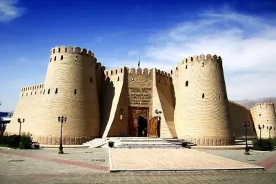 Khujand desde Tashkent: Visita a la fortaleza y el bazar histórico