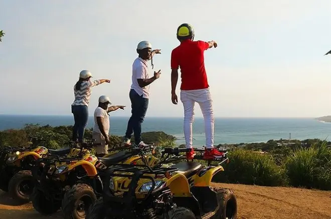 ATV-Fahrt auf Roatan: Wildpark, Schokoladenfabrik & Dörfer