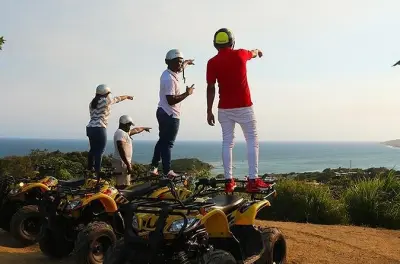 ATV-Fahrt auf Roatan: Wildpark, Schokoladenfabrik & Dörfer