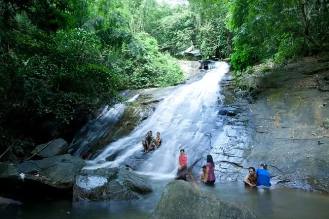Batu Caves, Heiße Quellen und Templer Park: Private Tour