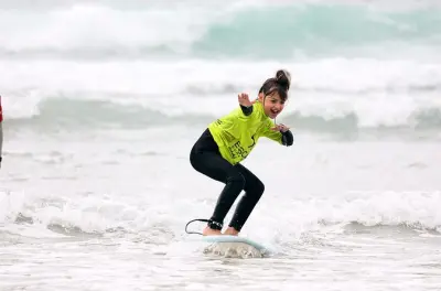 Lezione di surf a Newquay per bambini 8-13 anni, durata 2 ore