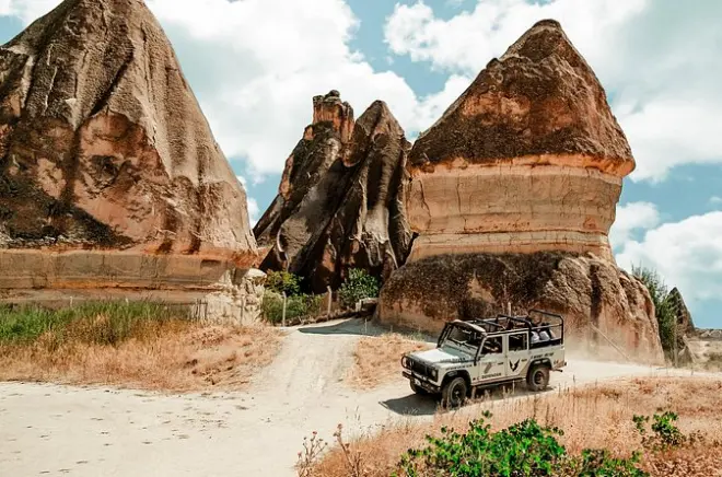 Capadocia en jeep: Valles ocultos e iglesias en cuevas