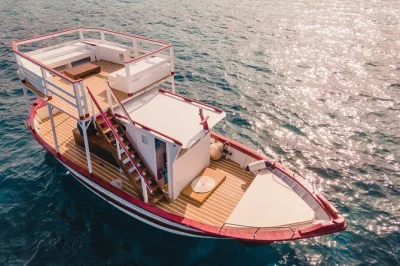 Feel the sea breeze on a syracuse boat tour, swim near ortigia, and taste fresh sicilian lunch on board. includes local guide, drinks, and flexible itinerary.
