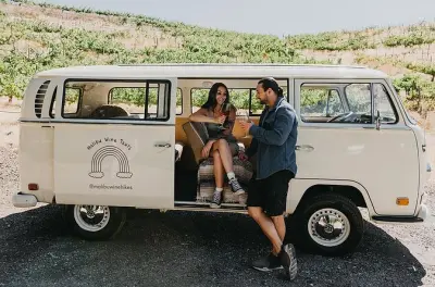 Malibu vintage VW bus e tour pela vinícola: Degustação de vinhos