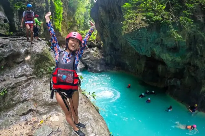 Canyoneering e snorkeling a Cebu con visita alle cascate Kawasan