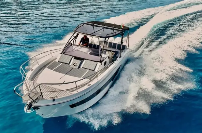 Barco privado em Tropea: 4h, enseadas secretas e snorkel