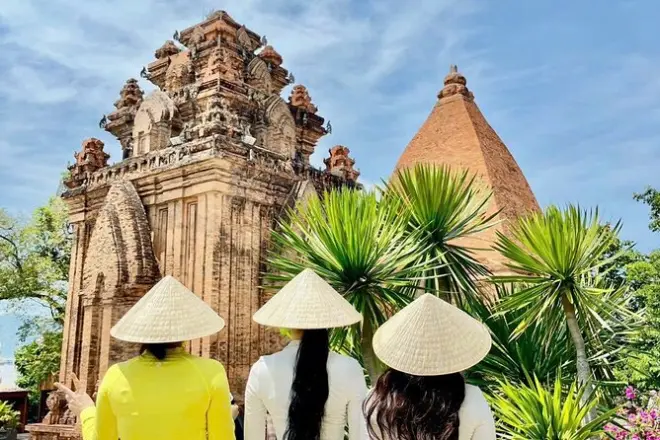 Tour privato di mezza giornata a Nha Trang con auto e guida
