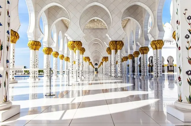 Abu Dhabi da Dubai in SUV privato con visita alla moschea Sheikh Zayed