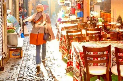 Découvrez istanbul autrement : écoutez l’appel à la prière, flânez dans les ruelles cachées et savourez les épices du bazar avec un guide local — tous les sites incontournables inclus.