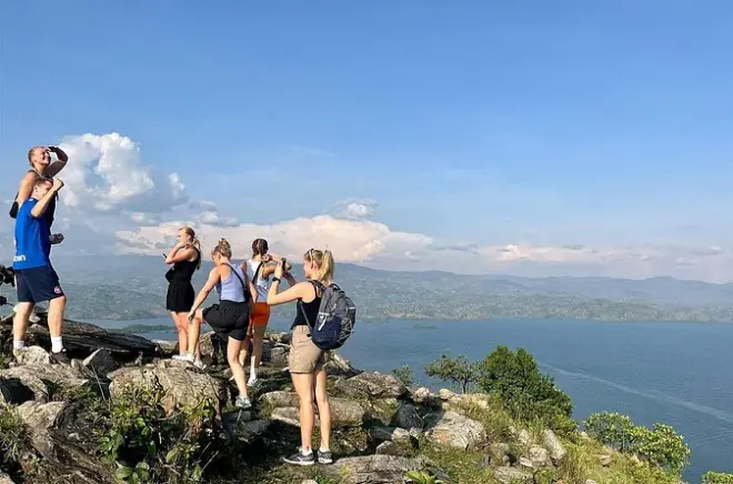 Kayak-Tour auf dem Kivu-See ab Kigali: Kaffee, Inseln & Wandern