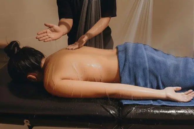 Massagem Lomi Lomi e ducha Vichy em Cheltenham, Melbourne