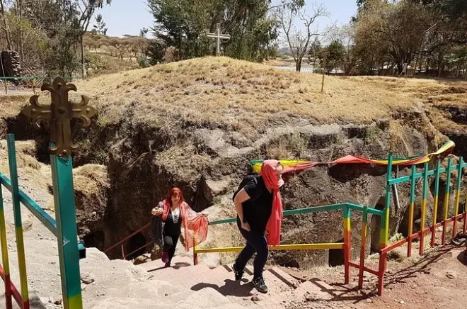 Adadi Mariam: Passeio de um dia à igreja de pedra e Vale do Rift