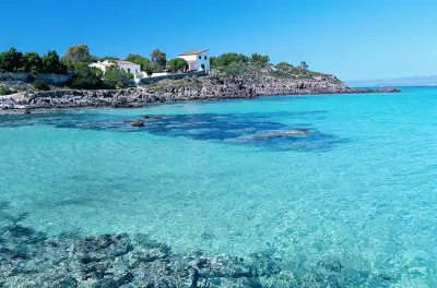 Ilha de San Pietro e Carloforte: Ferry privado e banho de mar