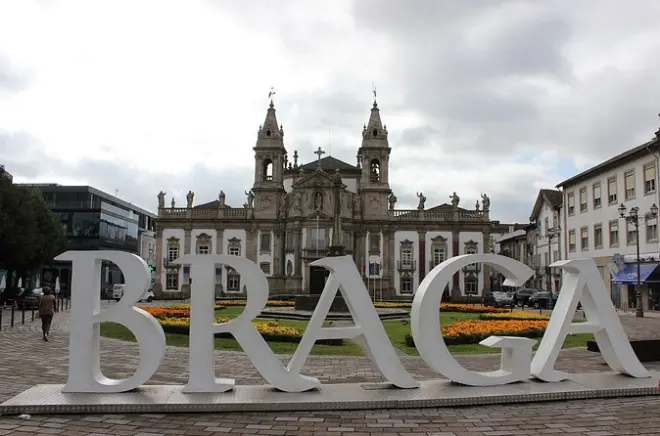 Braga Walking Tour: Romanesque Churches & Medieval Streets