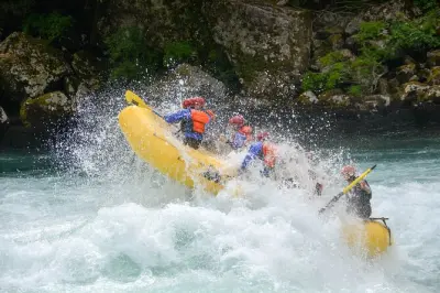 Rafting no Futaleufu com salto de penhasco entre pontes