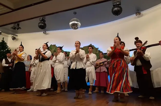 Cena tradizionale a Funchal con spettacolo folk e espetada