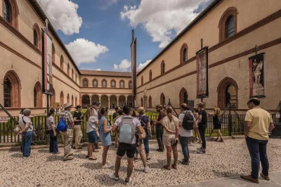 Explore o coração renascentista de milão com guia especializado, acesso sem fila à Última ceia, castelo sforzesco e san maurizio. grupo pequeno e experiência única.