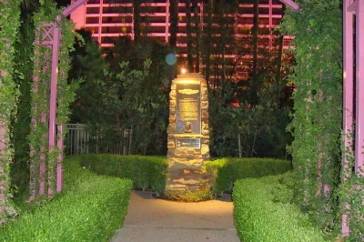 Descubre las leyendas más escalofriantes de las vegas, usa equipo real de caza fantasmas y visita lugares embrujados en un tour nocturno con guía. incluye transporte y todo el equipo.