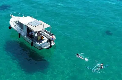 Corfou nord-est en bateau privé : Grottes bleues et criques cachées