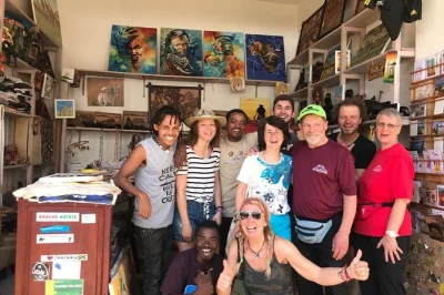 Entdecke moshi kreativ: geführte kunsttour, mitmach-workshops und gratis stadtspaziergang. jetzt buchen für echtes lokales erlebnis.