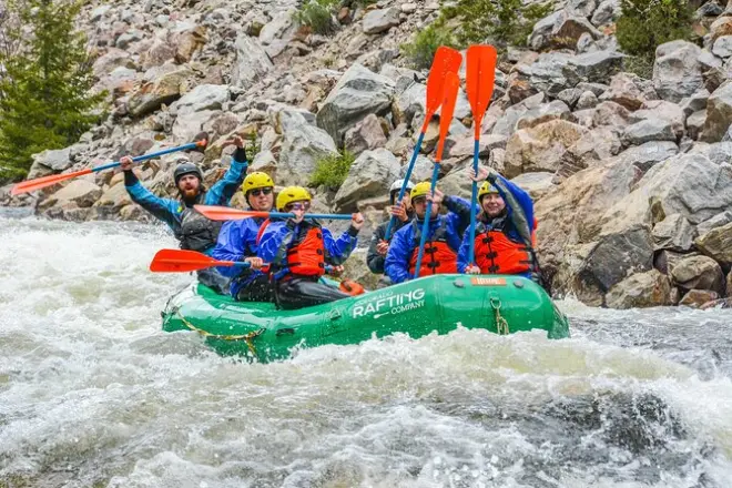 Rafting intermedio su Clear Creek: Rapide di livello medio